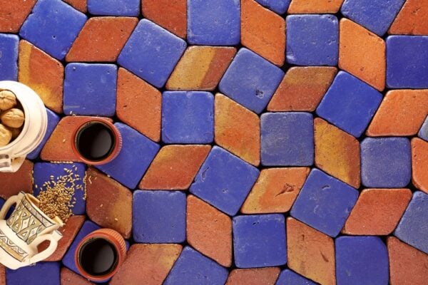 Tonalidad añil en azulejos esmaltados