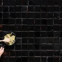 azulejos negros hechos a mano