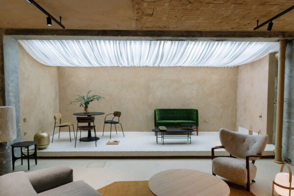 El acabado en blanco antiguo es especialmente elegante en entornos profesionales