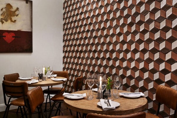 Interior del Restaurante Trivas con la combinación de nuestro rombo