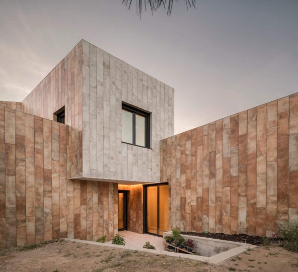 Luz siempre distinta en la Casa LLO