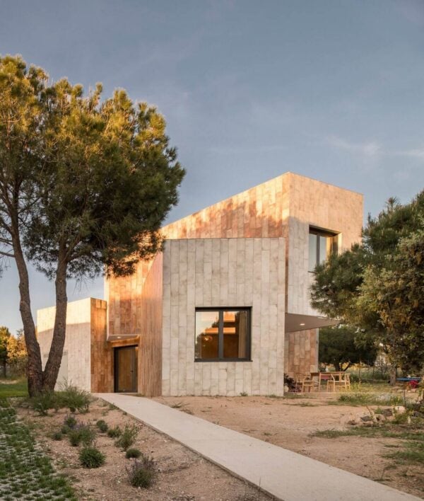 Exterior de la Casa LLO en Valdemoro, Madrid