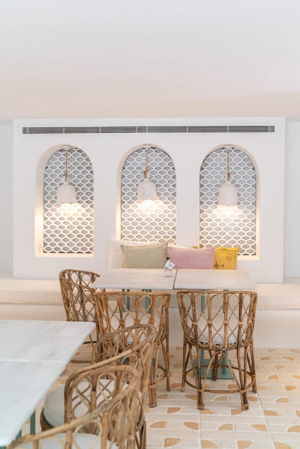 Un deleite visual: La teselación a medida de Todobarro en Rachels Eco Love ofrece una experiencia estética memorable en Puente Romano, Marbella.