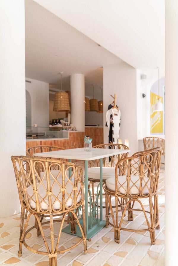 El equilibrio perfecto entre tradición y modernidad: Todobarro elabora una teselación única para Rachels Eco Love en Puente Romano, Marbella.