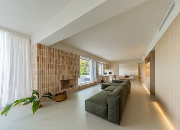 Una vista impresionante: el Medio Ladrillo 25x6x3 en Montemajo, Petrer, Alicante, enmarcando un entorno natural de ensueño.