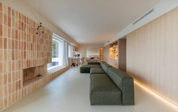 A family home that combines Mediterranean elegance with minimalist design