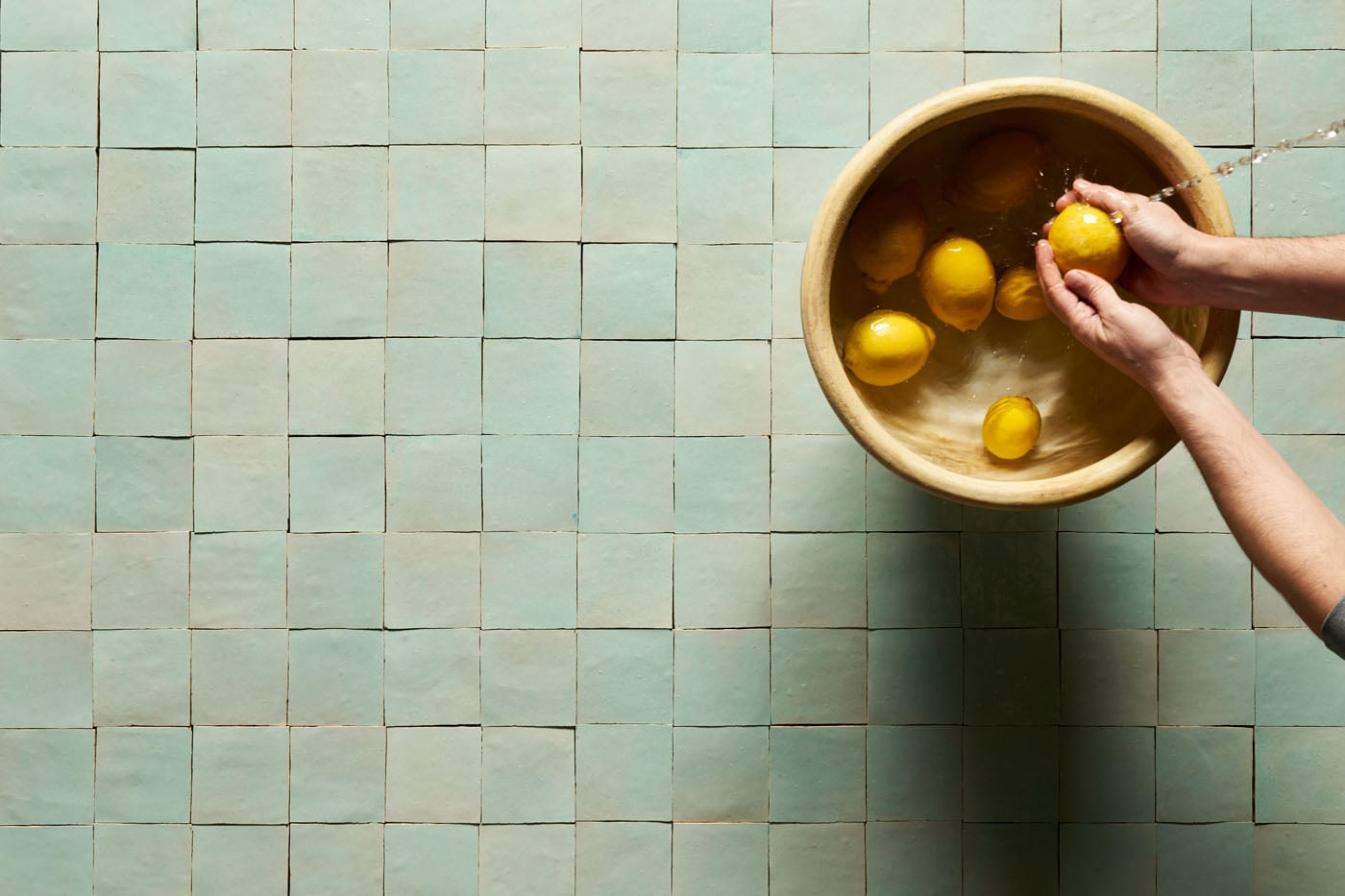 Zellige Field: Tamaño de 10×10 cm, perfecto para cualquier espacio. Piezas sueltas con grosor variable.