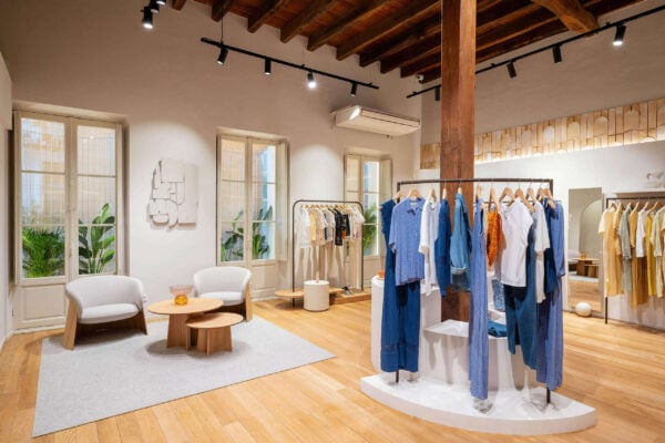 We put the wall and the counter for the new INDI & COLD store